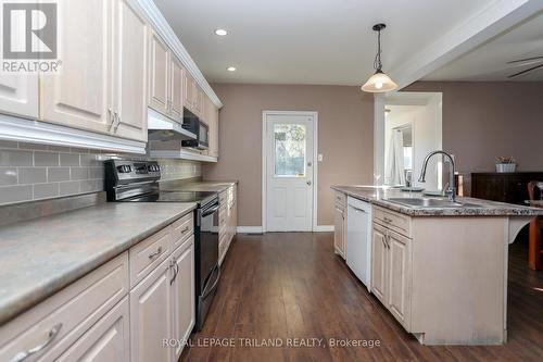 26 Meda Street, St. Thomas, ON - Indoor Photo Showing Kitchen With Double Sink