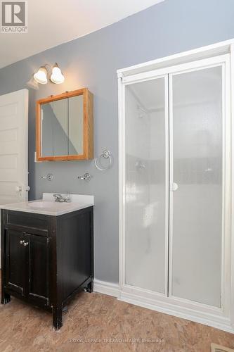 26 Meda Street, St. Thomas, ON - Indoor Photo Showing Bathroom