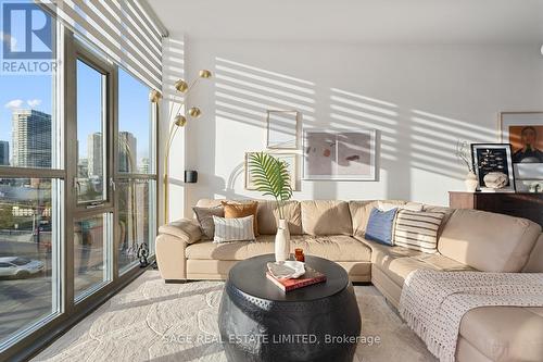 308 - 625 Queen Street E, Toronto, ON - Indoor Photo Showing Living Room