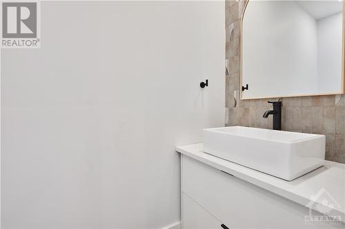 46A Fourth Avenue, Ottawa, ON - Indoor Photo Showing Bathroom