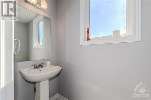 247 Atima Circle, Ottawa, ON - Indoor Photo Showing Bathroom