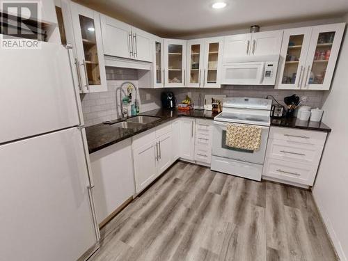 7334 Field Street, Powell River, BC - Indoor Photo Showing Kitchen With Double Sink