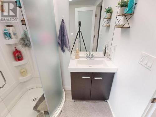 7334 Field Street, Powell River, BC - Indoor Photo Showing Bathroom