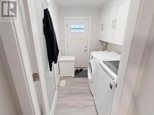 7334 Field Street, Powell River, BC - Indoor Photo Showing Laundry Room