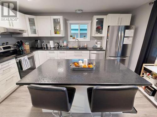 7334 Field Street, Powell River, BC - Indoor Photo Showing Kitchen With Upgraded Kitchen