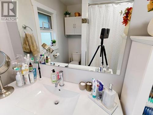 7334 Field Street, Powell River, BC - Indoor Photo Showing Bathroom