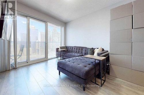 3103 - 88 Harbour Street, Toronto, ON - Indoor Photo Showing Living Room