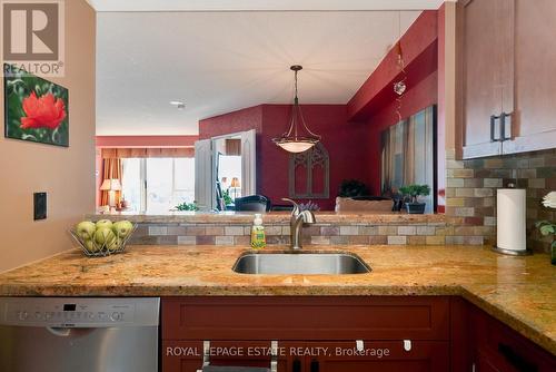 878 - 1 Greystone Walk Drive, Toronto, ON - Indoor Photo Showing Kitchen