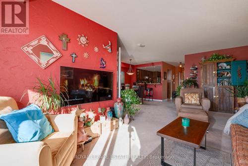 878 - 1 Greystone Walk Drive, Toronto, ON - Indoor Photo Showing Living Room