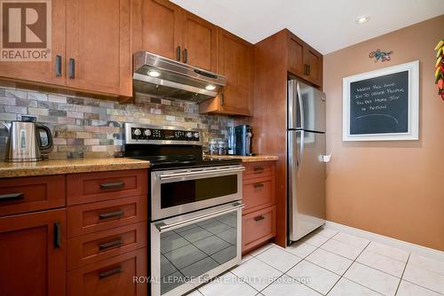 878 - 1 Greystone Walk Drive, Toronto, ON - Indoor Photo Showing Kitchen