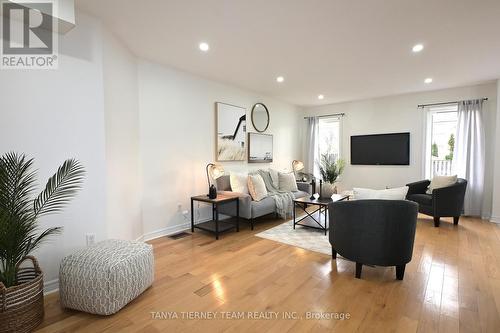 45 Joshua Boulevard, Whitby, ON - Indoor Photo Showing Living Room