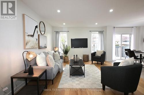 45 Joshua Boulevard, Whitby, ON - Indoor Photo Showing Living Room