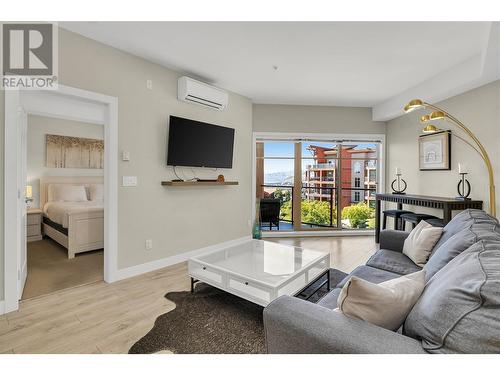 3211 Skyview Lane Unit# 312, West Kelowna, BC - Indoor Photo Showing Living Room