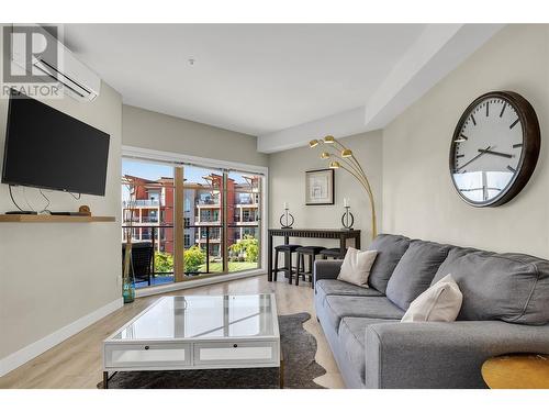 3211 Skyview Lane Unit# 312, West Kelowna, BC - Indoor Photo Showing Living Room