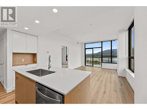 1488 Bertram Street Unit# 3010, Kelowna, BC - Indoor Photo Showing Kitchen