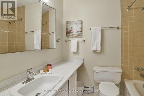 Unit 16 - 2 Paradise Boulevard, Ramara, ON - Indoor Photo Showing Bathroom