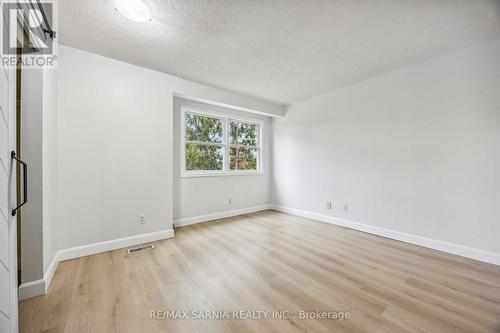 26 - 200 St Clair Boulevard, St. Clair, ON - Indoor Photo Showing Other Room