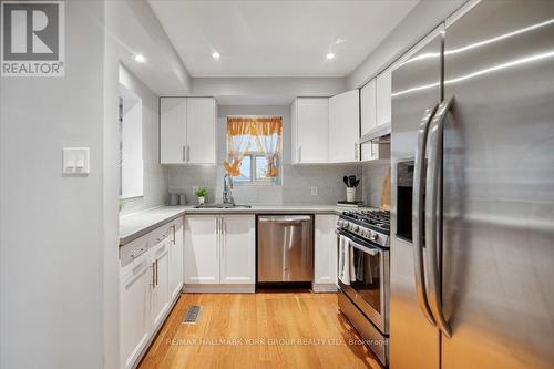 25 Windhill Crescent, Toronto, ON - Indoor Photo Showing Kitchen With Upgraded Kitchen