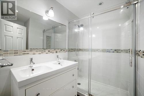 25 Windhill Crescent, Toronto, ON - Indoor Photo Showing Bathroom