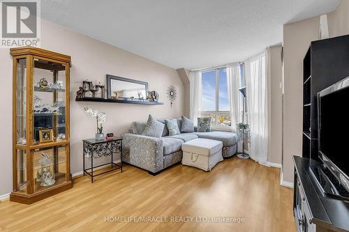 714 - 1001 Cedarglen Gate, Mississauga, ON - Indoor Photo Showing Living Room