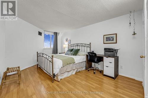 714 - 1001 Cedarglen Gate, Mississauga, ON - Indoor Photo Showing Bedroom