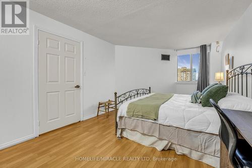 714 - 1001 Cedarglen Gate, Mississauga, ON - Indoor Photo Showing Bedroom