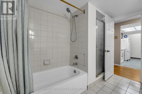 714 - 1001 Cedarglen Gate, Mississauga, ON - Indoor Photo Showing Bathroom