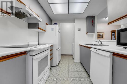 714 - 1001 Cedarglen Gate, Mississauga, ON - Indoor Photo Showing Kitchen