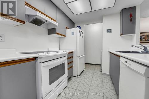 714 - 1001 Cedarglen Gate, Mississauga, ON - Indoor Photo Showing Kitchen