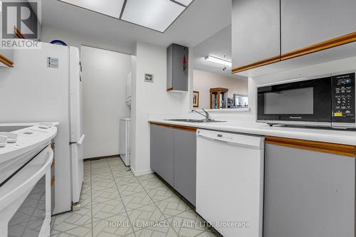 714 - 1001 Cedarglen Gate, Mississauga, ON - Indoor Photo Showing Kitchen