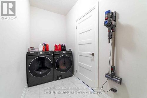 1301 Sandbar Street, London, ON - Indoor Photo Showing Laundry Room