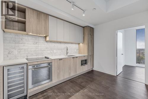 Ph 16 - 2020 Bathurst Street, Toronto, ON - Indoor Photo Showing Kitchen