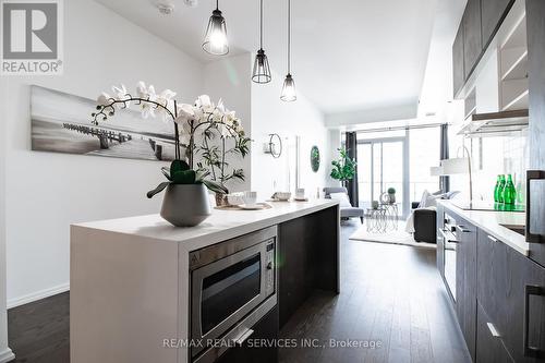 1009 - 5 Soudan Avenue, Toronto, ON - Indoor Photo Showing Kitchen With Upgraded Kitchen