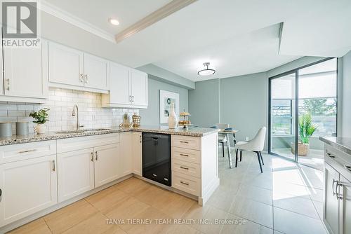 405 - 700 Wilson Road N, Oshawa, ON - Indoor Photo Showing Kitchen With Upgraded Kitchen