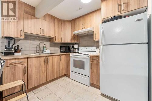 238 Lakeview Inlet, Chestermere, AB - Indoor Photo Showing Kitchen