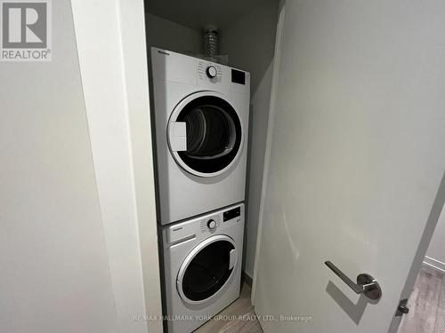 621 - 55 Mercer Street, Toronto, ON - Indoor Photo Showing Laundry Room