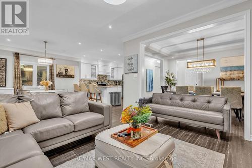 21 Scotia Road, Georgina, ON - Indoor Photo Showing Living Room