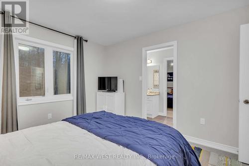 21 Scotia Road, Georgina, ON - Indoor Photo Showing Bedroom