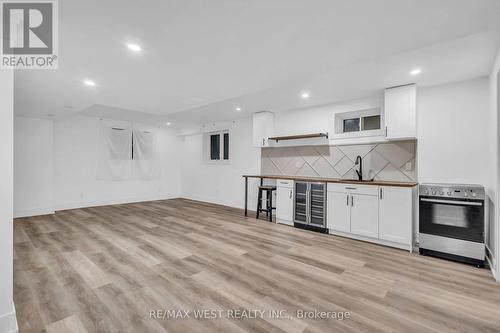 21 Scotia Road, Georgina, ON - Indoor Photo Showing Kitchen With Upgraded Kitchen