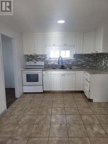 328 Little Avenue, Barrie, ON - Indoor Photo Showing Kitchen With Upgraded Kitchen