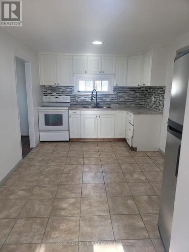 328 Little Avenue, Barrie, ON - Indoor Photo Showing Kitchen