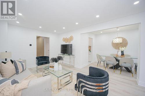 45 Greenwich Circle, Brampton, ON - Indoor Photo Showing Living Room