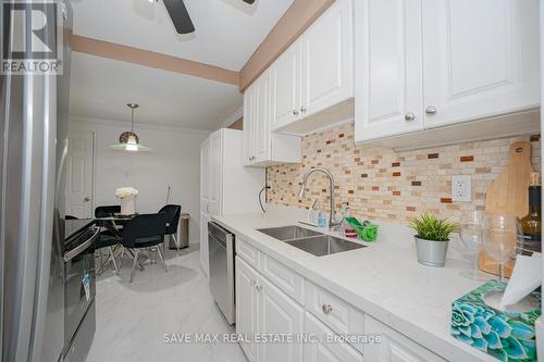 45 Greenwich Circle, Brampton, ON - Indoor Photo Showing Kitchen With Double Sink With Upgraded Kitchen