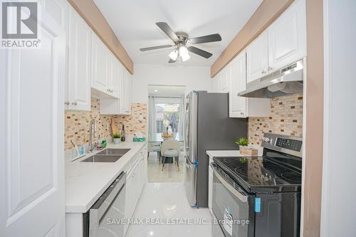 45 Greenwich Circle, Brampton, ON - Indoor Photo Showing Kitchen With Double Sink