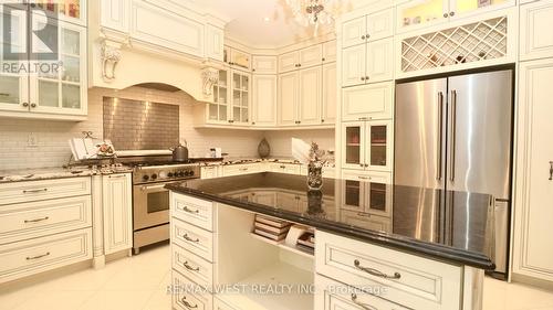 418 Hidden Trail Circle S, Oakville, ON - Indoor Photo Showing Kitchen With Upgraded Kitchen