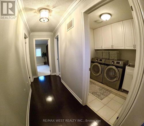 418 Hidden Trail Circle S, Oakville, ON - Indoor Photo Showing Laundry Room