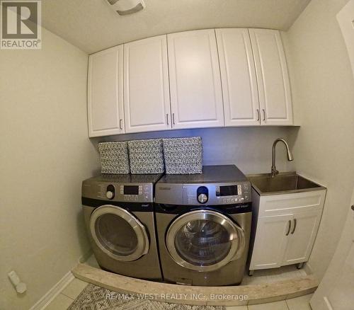 418 Hidden Trail Circle S, Oakville, ON - Indoor Photo Showing Laundry Room