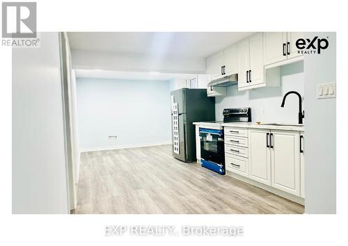 Lower - 643 Violet Street, Waterloo, ON -  Photo Showing Kitchen