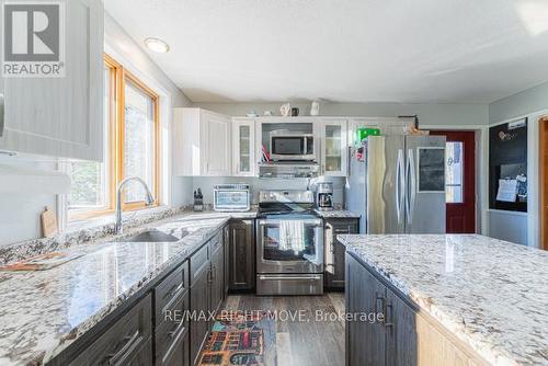 2697 Aspdin Road, Huntsville, ON - Indoor Photo Showing Kitchen With Upgraded Kitchen