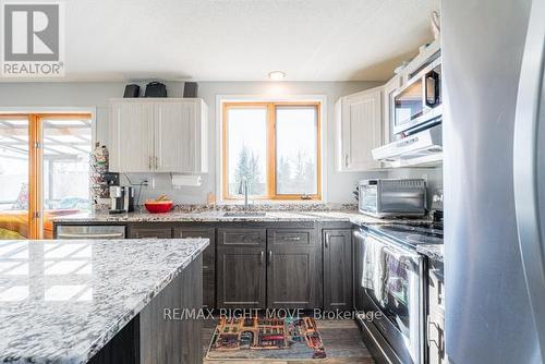 2697 Aspdin Road, Huntsville, ON - Indoor Photo Showing Kitchen